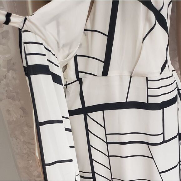 Banana Republic Wrap Dress   - Picture 8 of 11